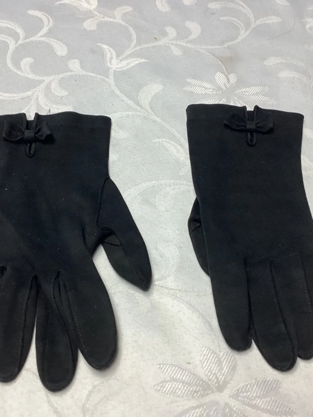 Ladies. VINTAGE. BLACK. GLOVES DRESS a with BOWS. OMG !!💃💃💃💃